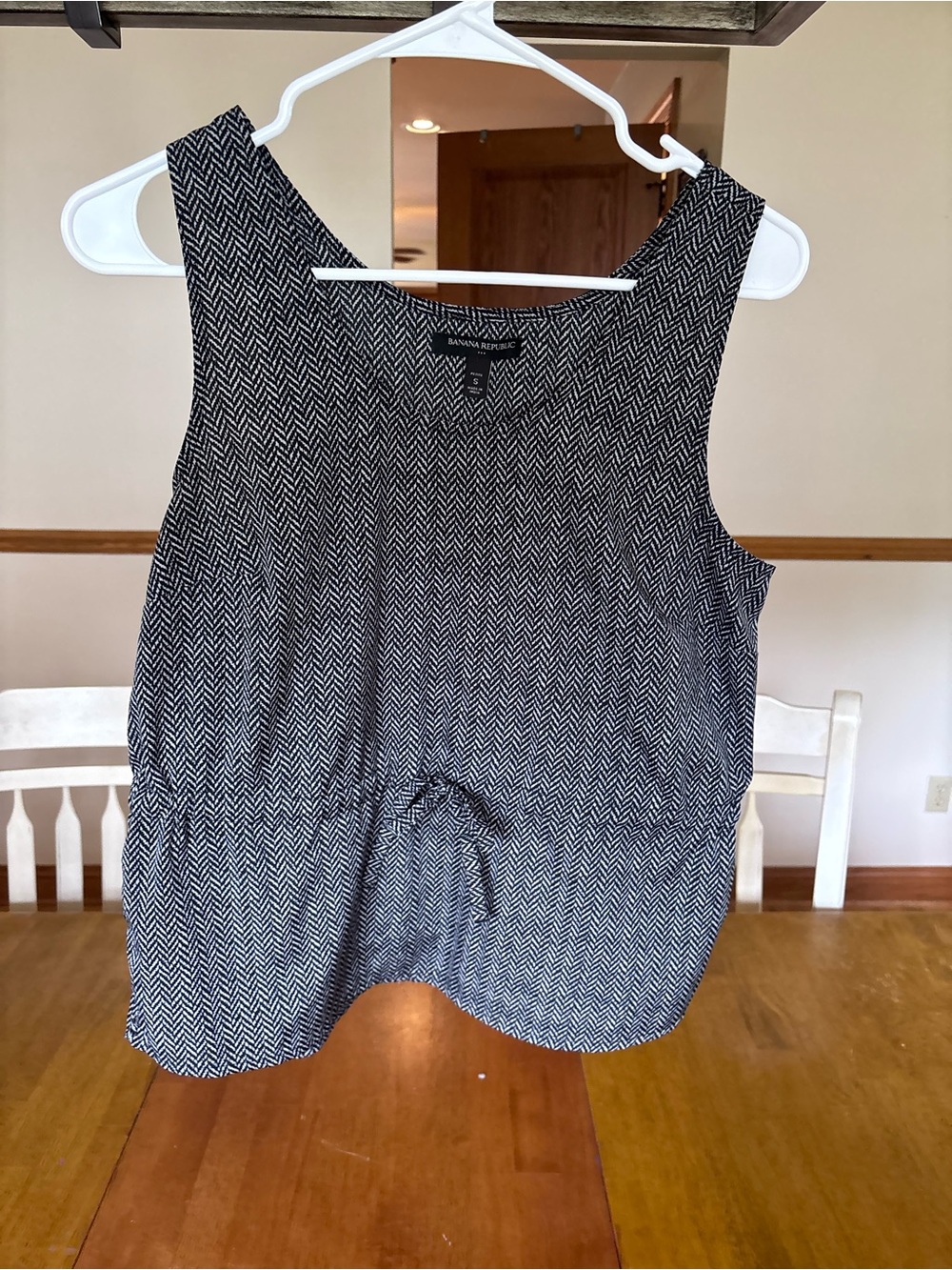 Banana Republic PS black, white herringbone tie front sleeveless